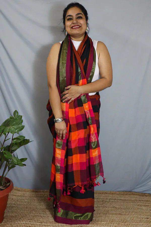 Green gamcha checks cotton saree with applique blouse