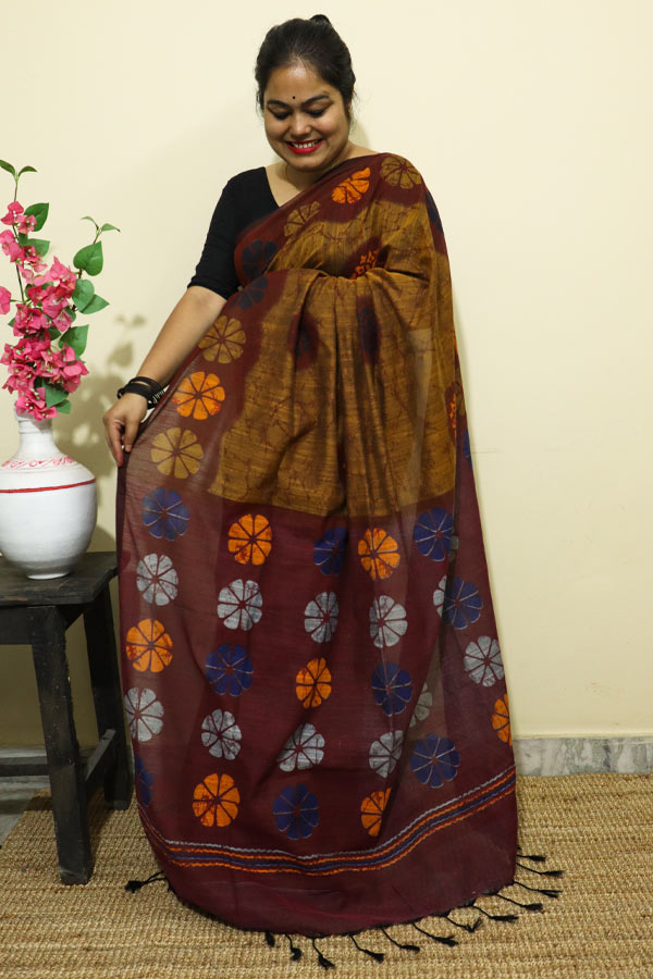 Handloom Cotton Slub Saree With Silver Zari Border And All Over Batik Print