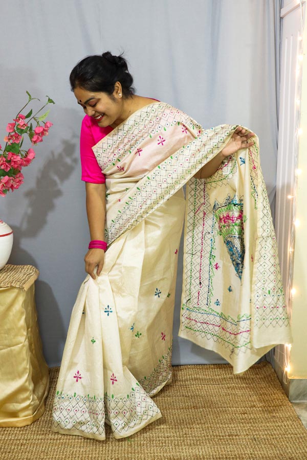 White-Saree-with-Multicolour-Kantha-Embroideries2 White Saree with Black Kantha Embroideries