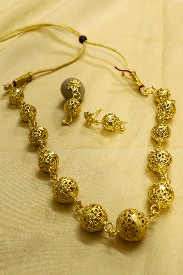 Dainty Floating Gold Ball Necklace– Admirable Jewels