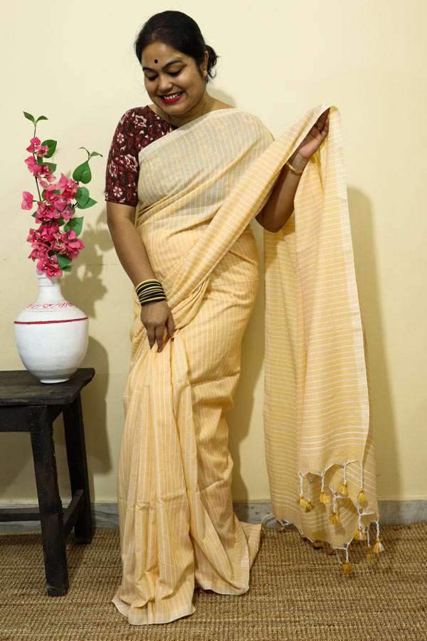 Beige Cotton Saree With Weaving, Gadwal Cotton Sarees, सूती साड़ी, कॉटन  साड़ी - Bhakti Silk Mills, Surat | ID: 2851729347733